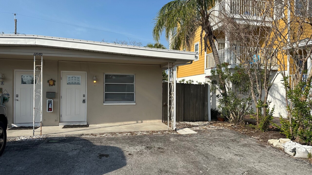 11080 3rd St E in Treasure Island, FL - Building Photo