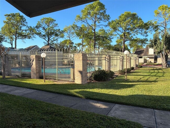 11917 Bob White Dr in Houston, TX - Building Photo - Building Photo