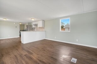 6266 Magnolia Dr in Chincoteague, VA - Building Photo