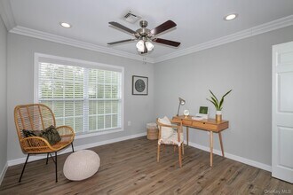 408 Pine Creek Ave in Holbrook, NY - Building Photo - Building Photo