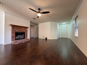 12212 Kilmartin Ln in Austin, TX - Foto de edificio - Building Photo