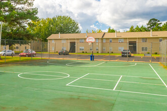 Salem Village in Shreveport, LA - Building Photo - Building Photo