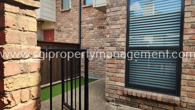 property at 6646 E Lovers Ln