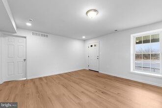 2210 New Falls Rd, Unit A in Levittown, PA - Foto de edificio - Building Photo