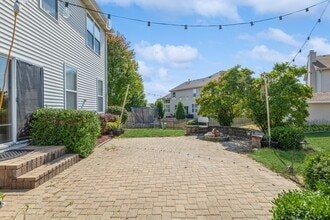 7 Lake Plumleigh Ct in Algonquin, IL - Building Photo - Building Photo
