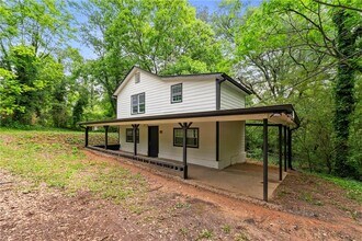 5901 Ridge Dr SE in Mableton, GA - Building Photo - Building Photo