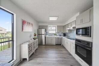 4126 San Jacinto Dr in Galveston, TX - Building Photo - Building Photo