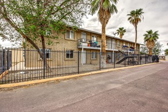 Vogel Apartments in Phoenix, AZ - Building Photo - Building Photo