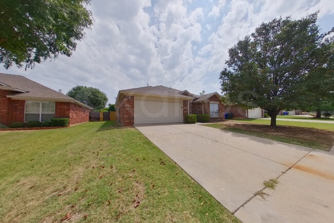 113 Great Oaks Dr in Norman, OK - Building Photo - Building Photo