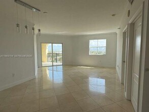 1627 SW 37th Ave in Miami, FL - Building Photo - Building Photo