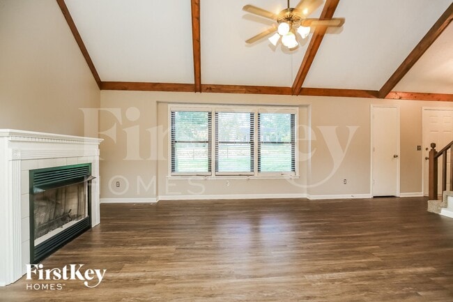 1011 Wildwood St in White House, TN - Foto de edificio - Building Photo