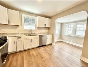 310 W Meyer Ave in New Castle, PA - Foto de edificio - Building Photo