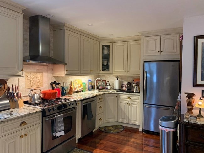 348 Dongan Hills Ave in Staten Island, NY - Building Photo - Building Photo