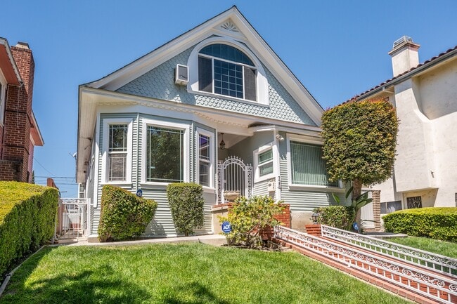 725 S Meyler St in Los Angeles, CA - Building Photo - Building Photo