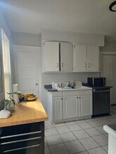 175 Wilson St, Unit #1 in Bridgeport, CT - Foto de edificio - Building Photo