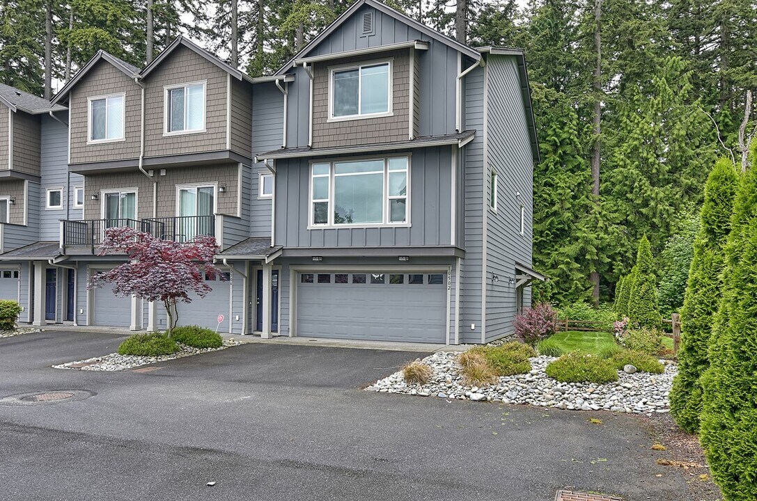 1413 105th Pl SE in Everett, WA - Foto de edificio