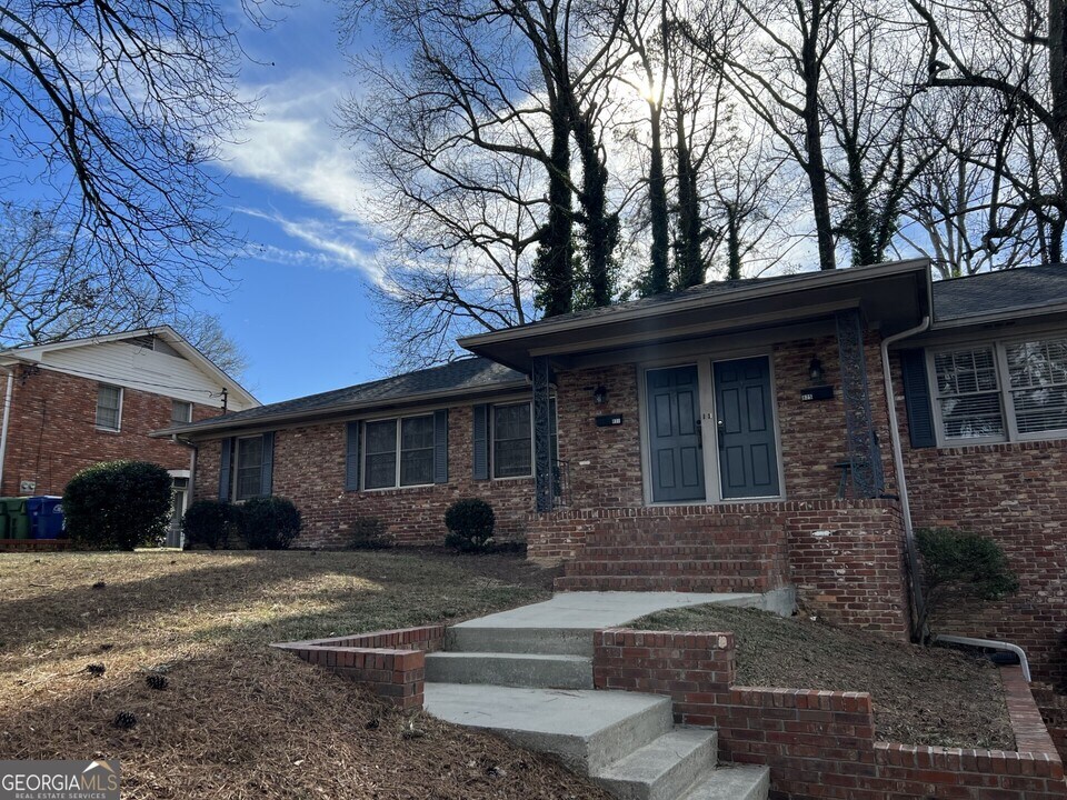 825 Marstevan Dr NE in Atlanta, GA - Building Photo