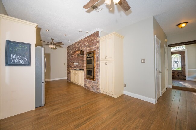 6010 E Stoney Grove Loop in Houston, TX - Foto de edificio - Building Photo