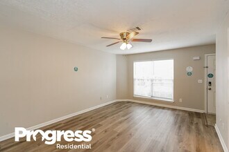 8022 Logan Dr in La Vergne, TN - Building Photo - Building Photo