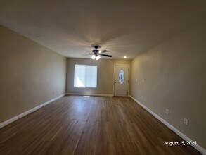 7224 Dry Lake Ct in Las Vegas, NV - Building Photo - Building Photo