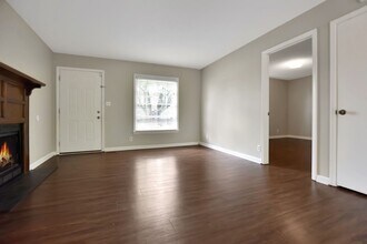 910 Ryan Dr in Clarksville, TN - Foto de edificio - Building Photo