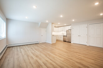 Spruce Pond in Holbrook, NY - Building Photo - Interior Photo