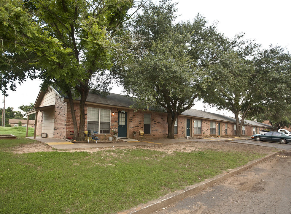 Bastrop Oak Grove Apartments in Bastrop, TX - Building Photo