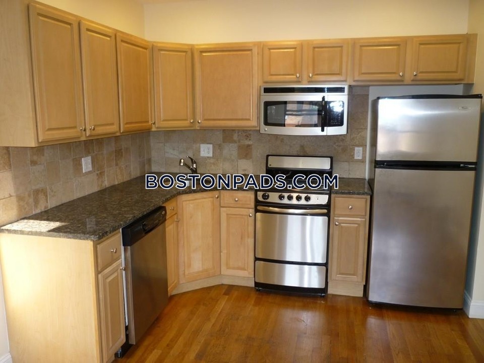 585 Beacon St in Boston, MA - Building Photo