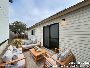 6847 Canary Meadow Dr in Converse, TX - Building Photo - Building Photo