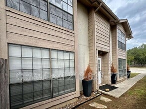 10565 Starcrest Dr in San Antonio, TX - Building Photo - Building Photo