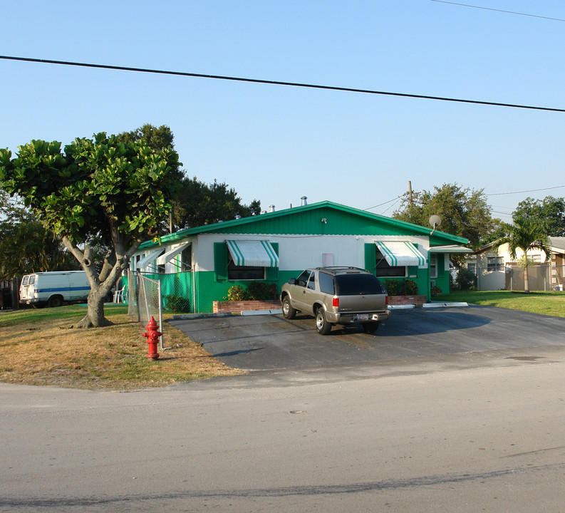 2850 SW 1st St in Fort Lauderdale, FL - Building Photo