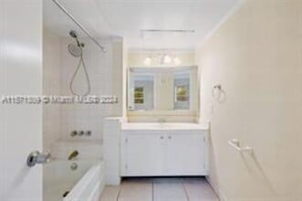 124 NE 19th Ct, Unit 114B in Wilton Manors, FL - Building Photo - Building Photo