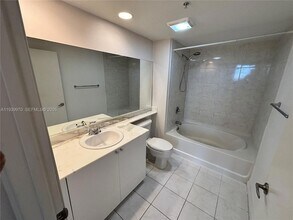 2775 NE 187th St, Unit 403 in Aventura, FL - Foto de edificio - Building Photo