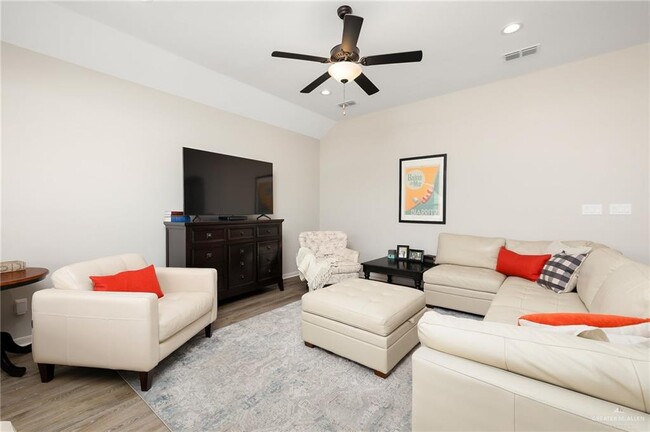 14328 Chalk Rdg Dr in McAllen, TX - Building Photo - Building Photo