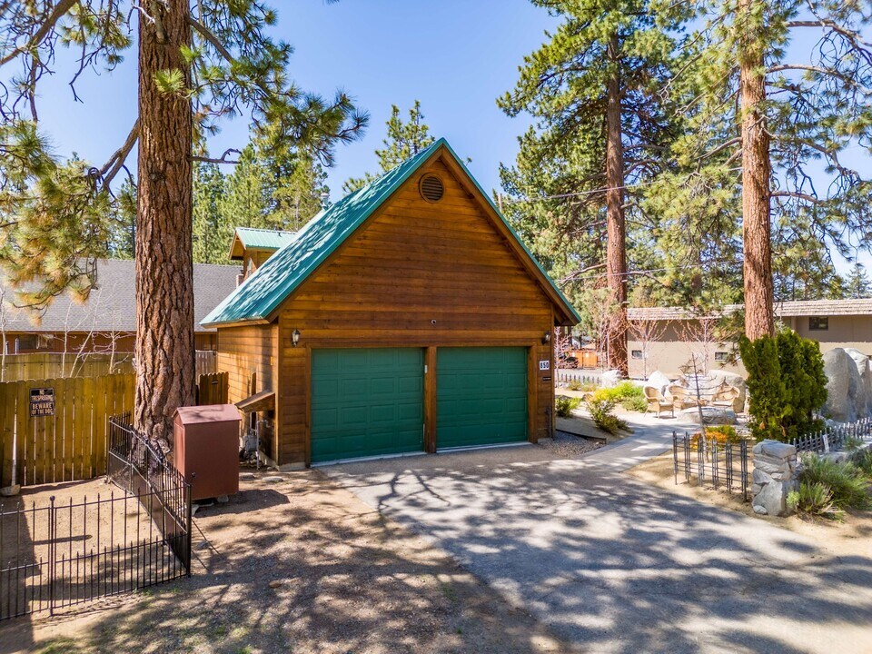 850 Stateline Ave in South Lake Tahoe, CA - Building Photo