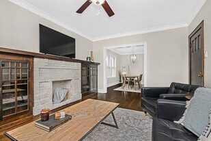 2460 W Cullom Ave, Unit #2 in Chicago, IL - Building Photo
