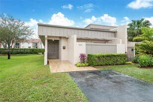 7426 SW 106th Pl in Miami, FL - Building Photo