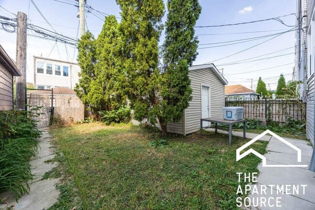 3022 N Avers Ave, Unit 1 in Chicago, IL - Building Photo - Building Photo