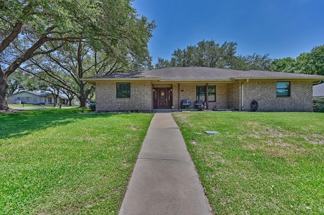 property at 1600 Pecan St