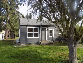 4325 SE Cedar St in Hillsboro, OR - Building Photo - Building Photo