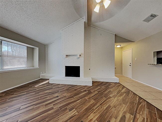 24111 Spring Towne Dr in Spring, TX - Building Photo - Building Photo