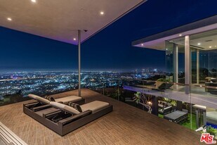 1474 Blue Jay Way in Los Angeles, CA - Building Photo