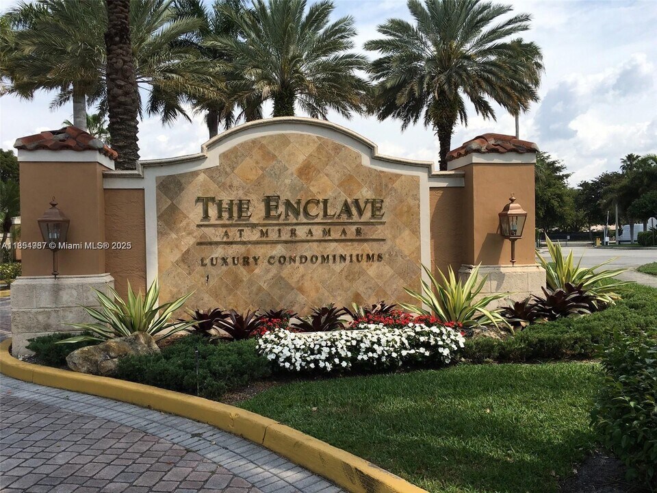 2071 Renaissance Blvd in Miramar, FL - Building Photo