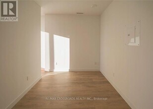 215 Queen St W in Toronto, ON - Building Photo - Building Photo