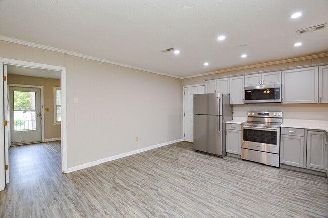 331 Friendship Dr in Matthews, NC - Building Photo - Building Photo