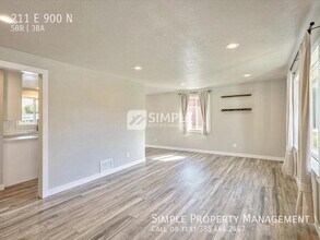 211 900 N in Bountiful, UT - Foto de edificio - Building Photo