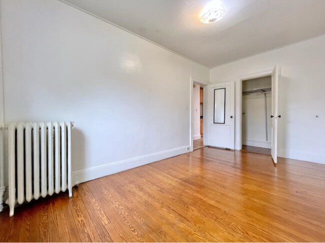 163 Glenwood Ave in Jersey City, NJ - Building Photo - Building Photo