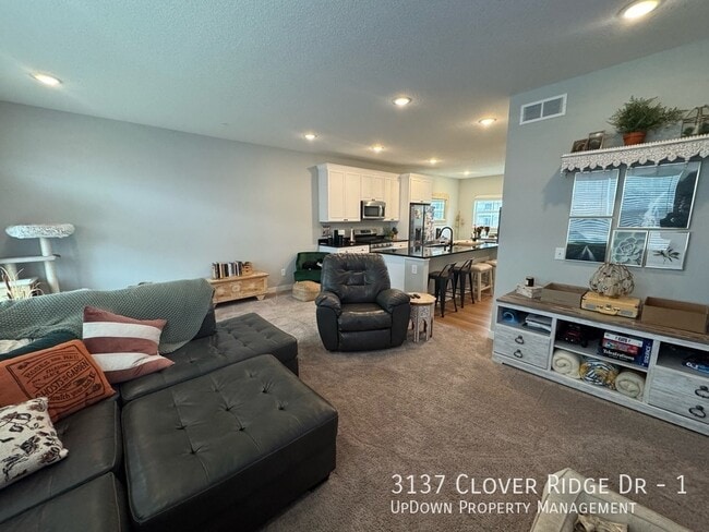 3137 Clover Ridge Dr in Chaska, MN - Building Photo - Building Photo