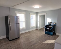 1 West St, Unit #2 in Lebanon, NH - Building Photo