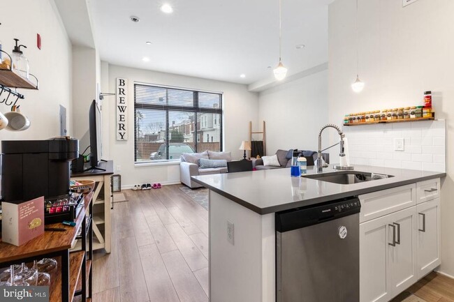 360 Monastery Ave in Philadelphia, PA - Building Photo - Building Photo